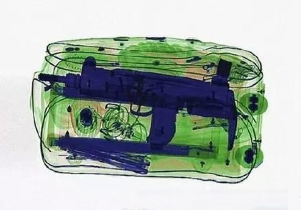 “安檢”到底在檢啥?看看公安部打四黑除四害官方微博披露的安檢機圖像