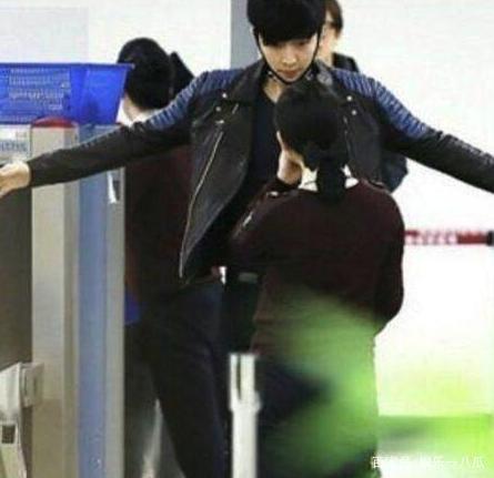張藝興過安檢 張藝興過安檢