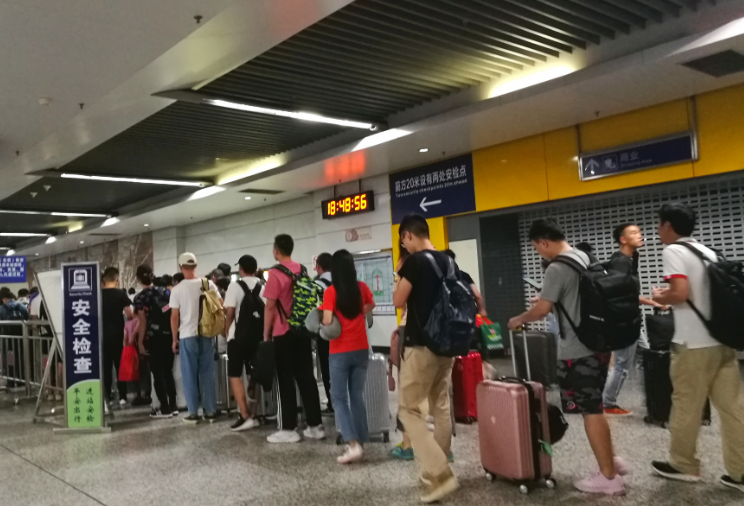 高鐵換地鐵,請(qǐng)多些“安檢互認(rèn)”