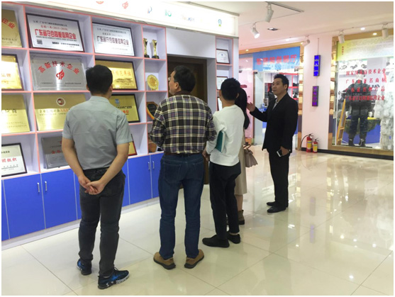 東城政法辦領導考察指導守門神科技集團“平安文化”建設情況 東城政法辦領導考察指導守門神科技集團“平安文化”建設情況