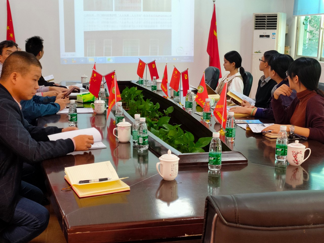 東城政法委領(lǐng)導(dǎo)率隊(duì)考察指導(dǎo)守門神科技集團(tuán)“平安文化”建設(shè)情況 東城政法委領(lǐng)導(dǎo)率隊(duì)考察指導(dǎo)守門神科技集團(tuán)“平安文化”建設(shè)情況