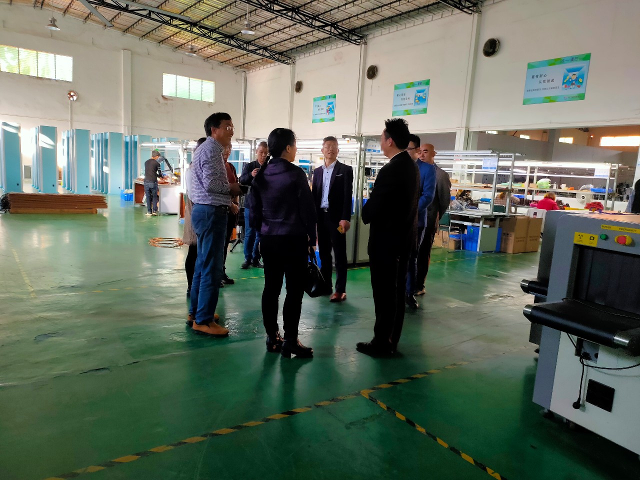 東城政法委領(lǐng)導(dǎo)率隊(duì)考察指導(dǎo)守門神科技集團(tuán)“平安文化”建設(shè)情況 東城政法委領(lǐng)導(dǎo)率隊(duì)考察指導(dǎo)守門神科技集團(tuán)“平安文化”建設(shè)情況