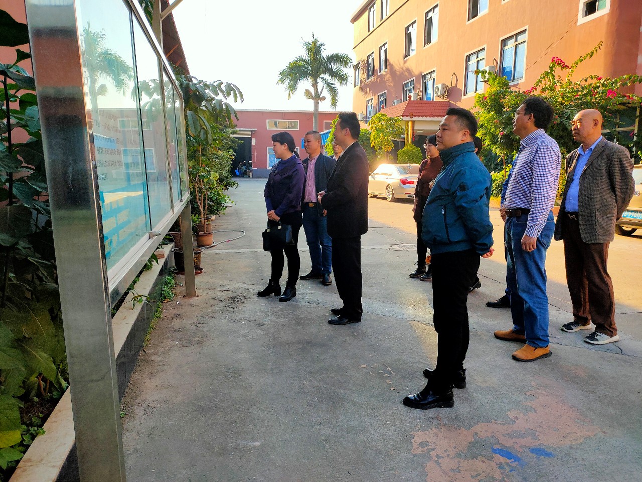 東城政法委領(lǐng)導(dǎo)率隊(duì)考察指導(dǎo)守門神科技集團(tuán)“平安文化”建設(shè)情況 東城政法委領(lǐng)導(dǎo)率隊(duì)考察指導(dǎo)守門神科技集團(tuán)“平安文化”建設(shè)情況