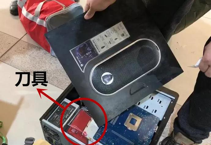 安檢員查到違禁品 安檢員查到違禁品