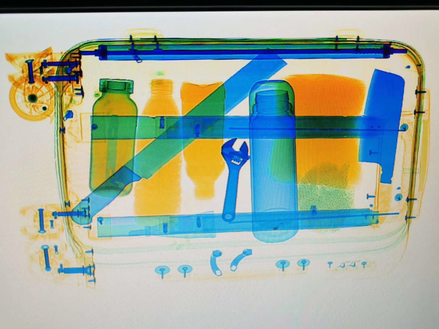 中國南昌VR產業基地采用守門神安檢機安檢門等安檢設備