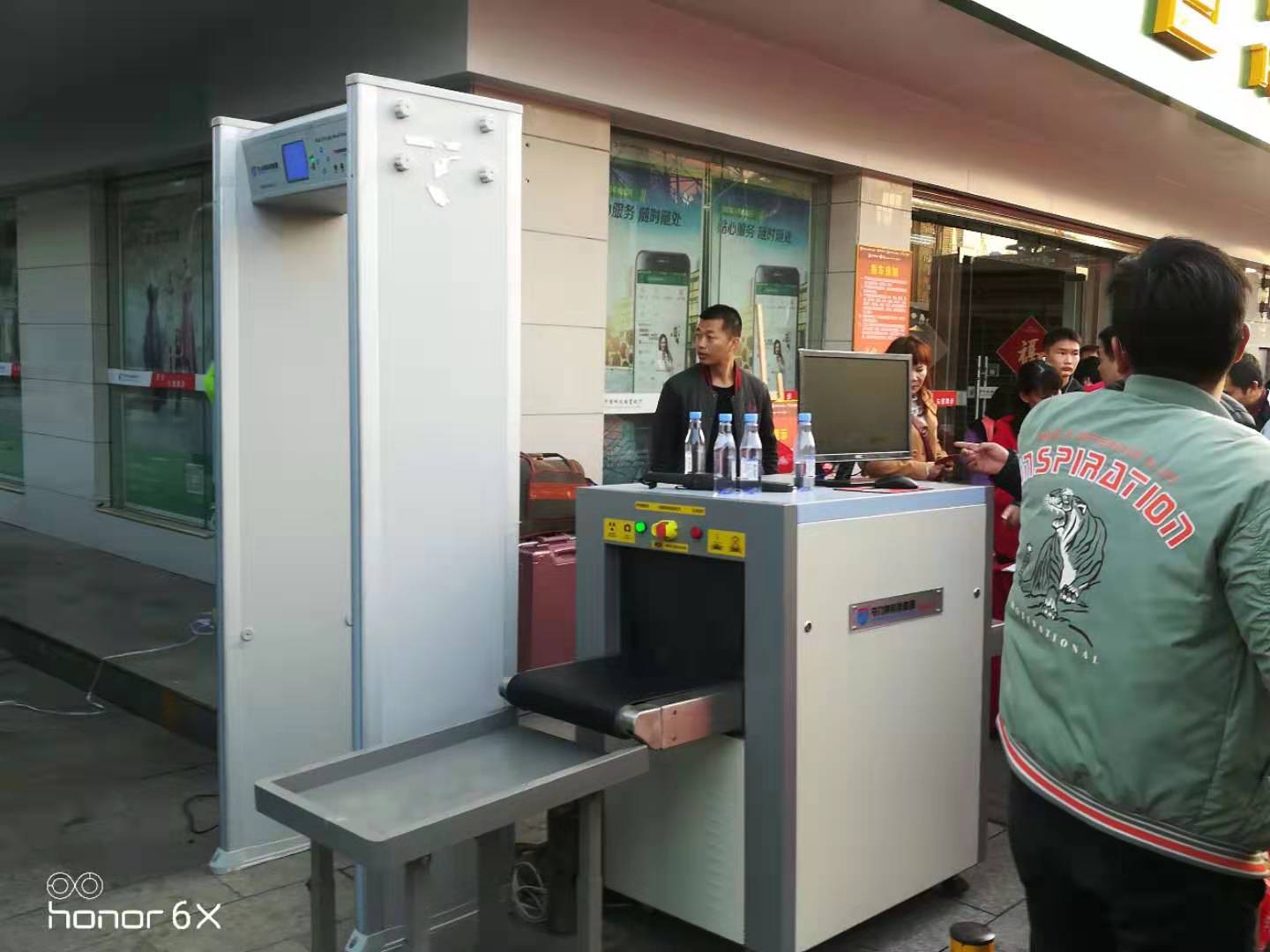 東莞2020“平安回家”活動現(xiàn)場采用守門神安檢機安檢門等安檢設(shè)備 東莞2020“平安回家”活動現(xiàn)場采用守門神安檢機安檢門等安檢設(shè)備