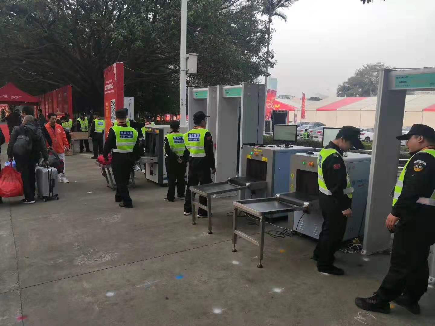 東莞2020“平安回家”活動現(xiàn)場采用守門神安檢機安檢門等安檢設(shè)備 東莞2020“平安回家”活動現(xiàn)場采用守門神安檢機安檢門等安檢設(shè)備
